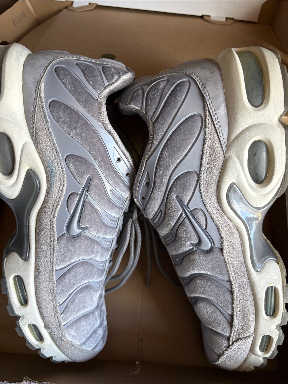 Nike Women’s Light Gray Mesh Air Sneakers